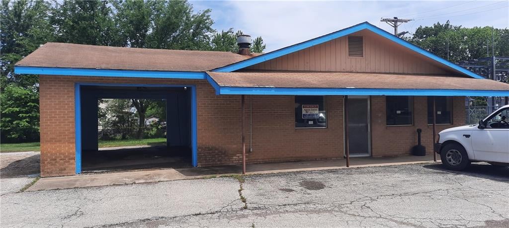 302 E 3Rd St, Lowry City, MO 64763