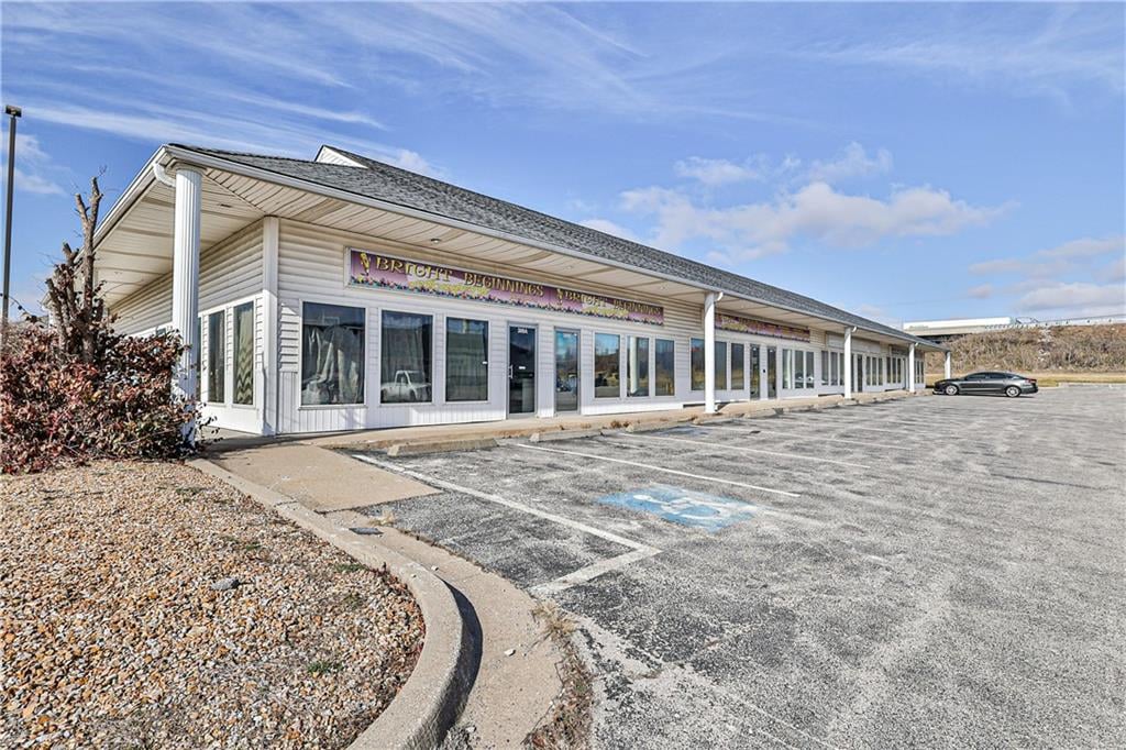 309 E Park Ln, Odessa, MO 64076