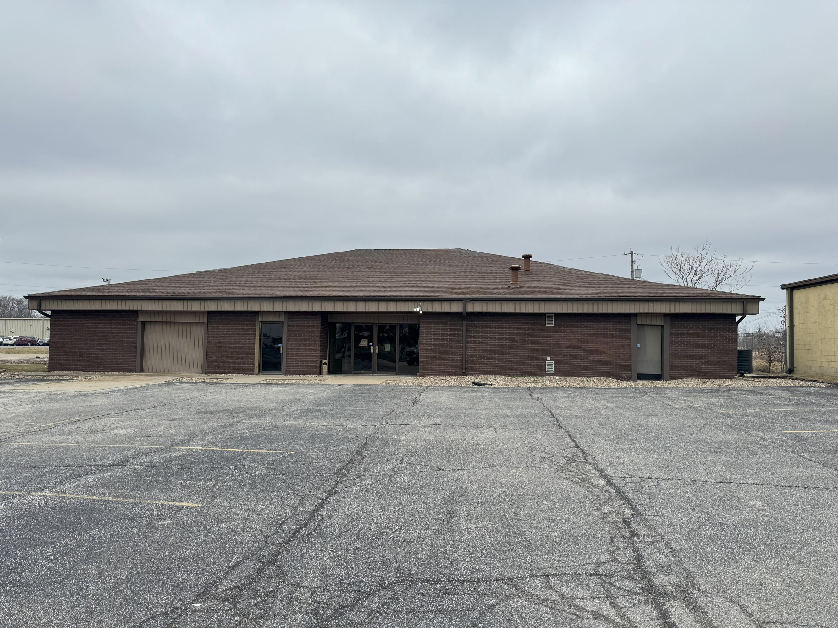 1690 Huston Dr, Decatur, IL 62526