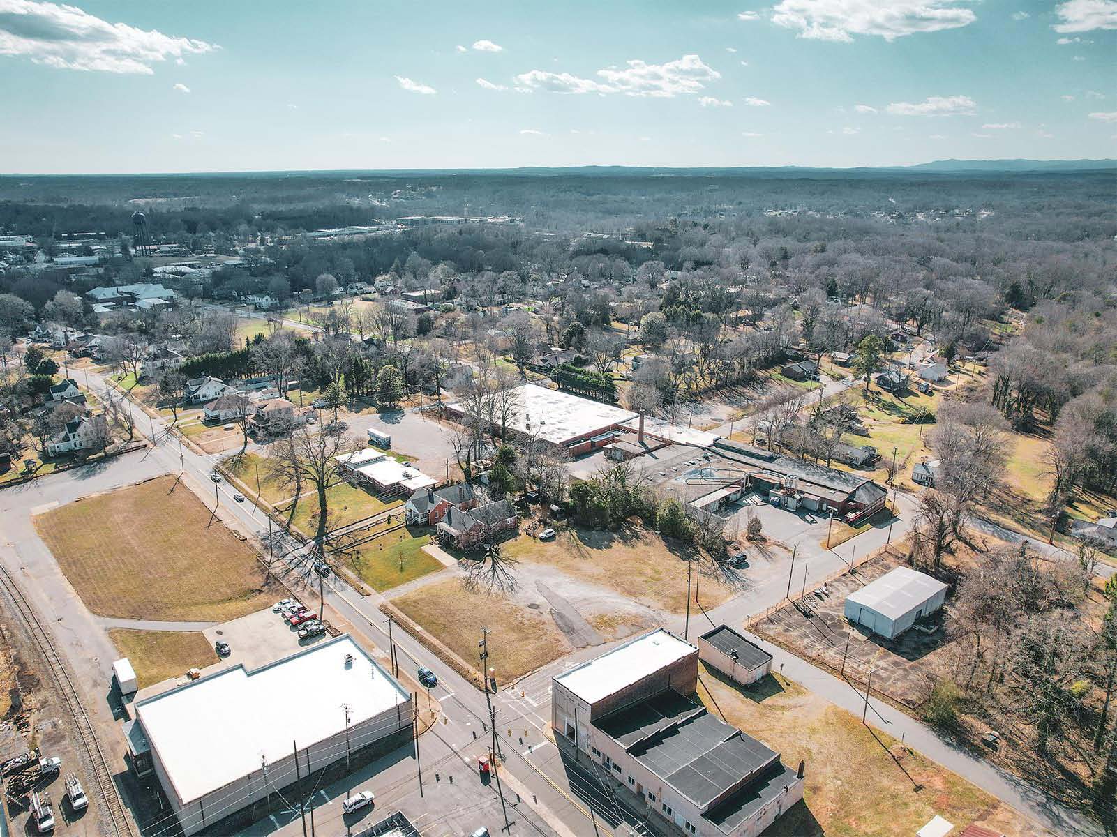 912 N Main Ave, Newton, NC 28658