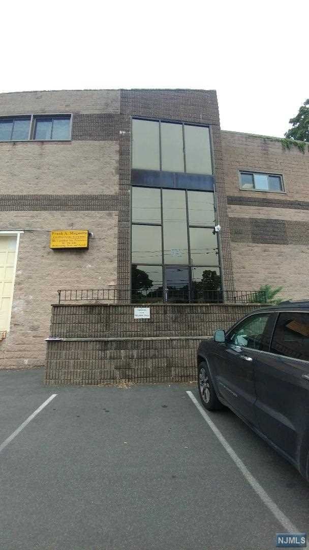 52 Woodbine St, Bergenfield, NJ 07621