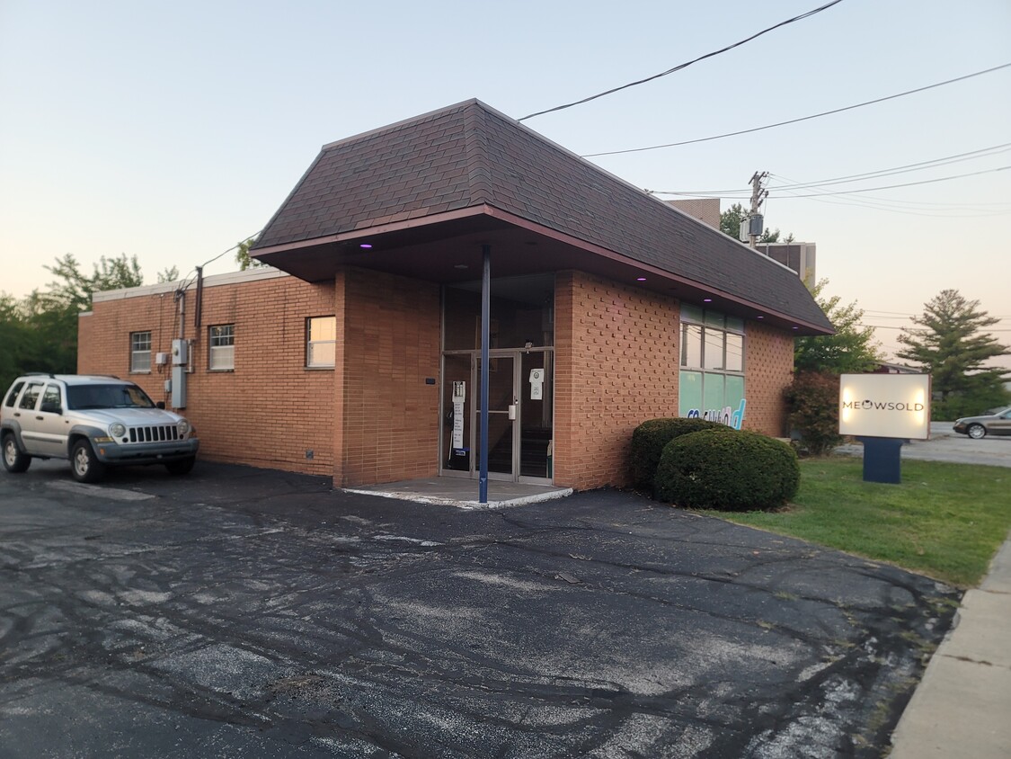 5522 Pearl Rd, Parma, OH 44129