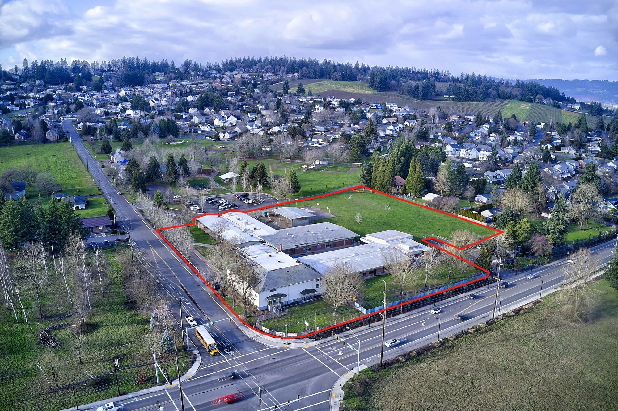 140 SW 5Th St, Dundee, OR 97115