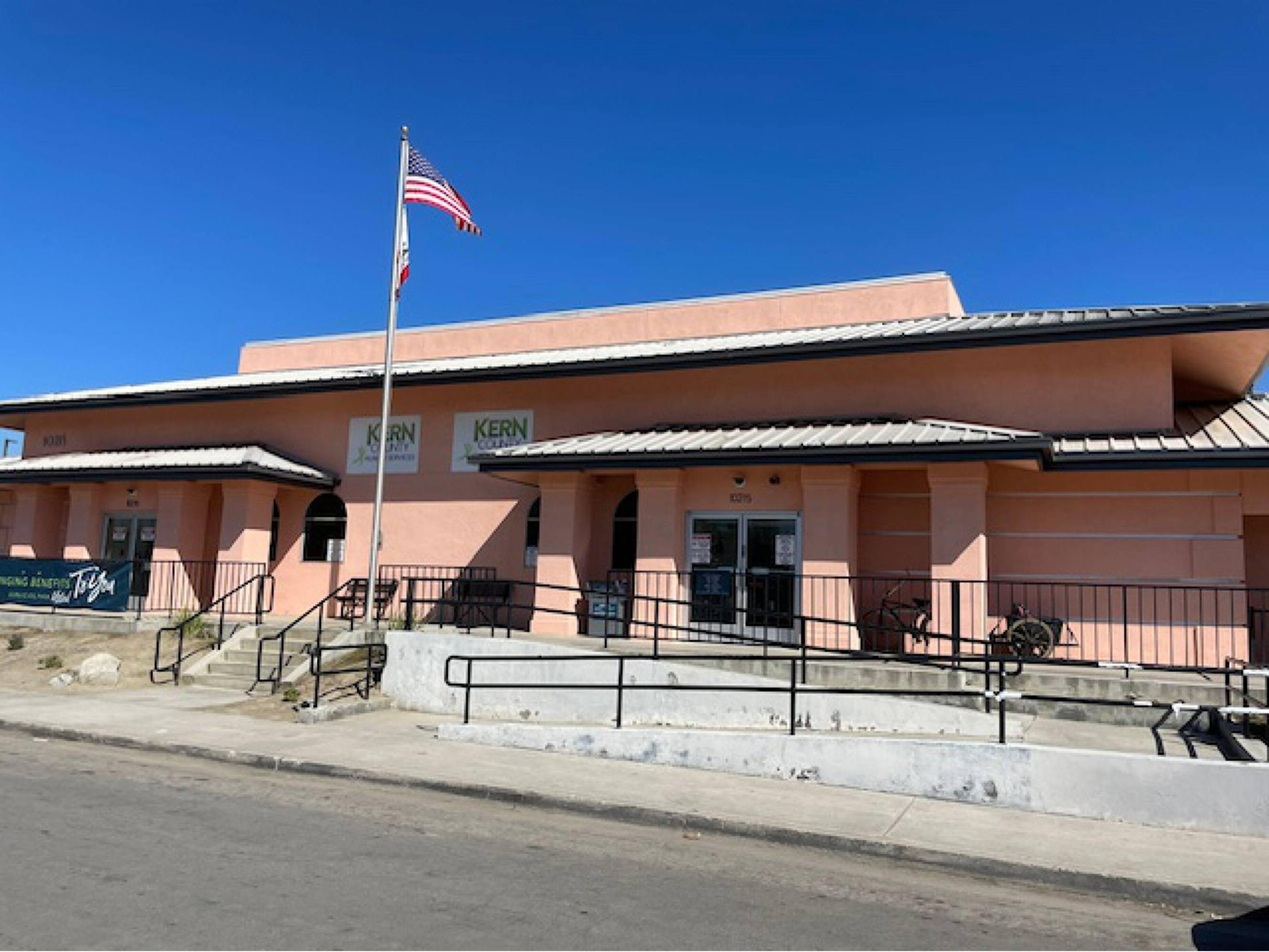 10215 Stobaugh St, Lamont, CA 93241