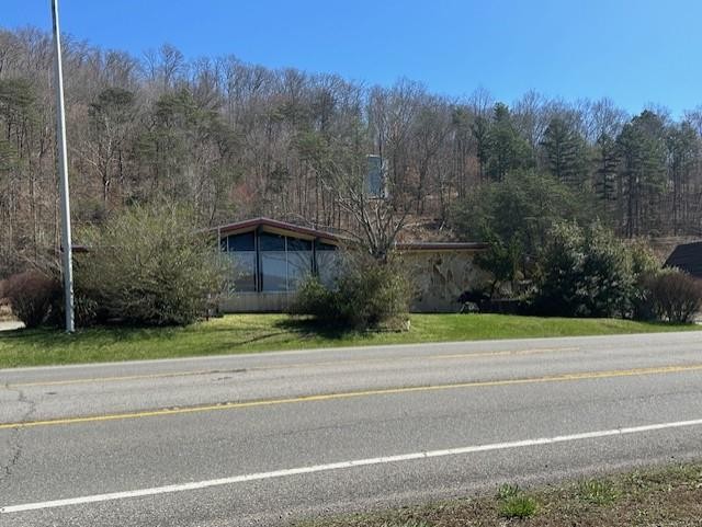 1488 N Lake Dr, Prestonsburg, KY 41653