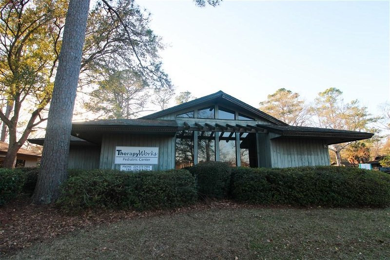 2704 N Oak St, Valdosta, GA 31602