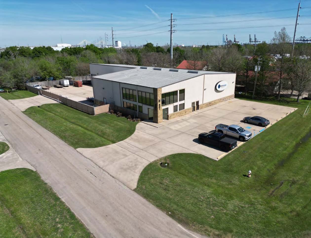 301 E Main St, La Porte, TX 77571