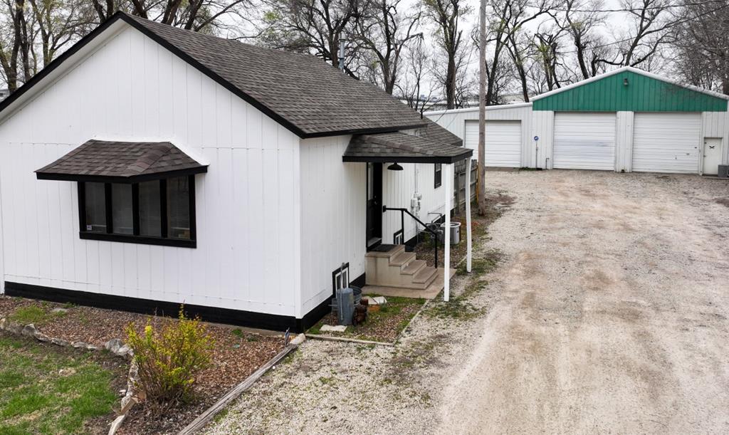 1408 Prospect Ave, Salina, KS 67401