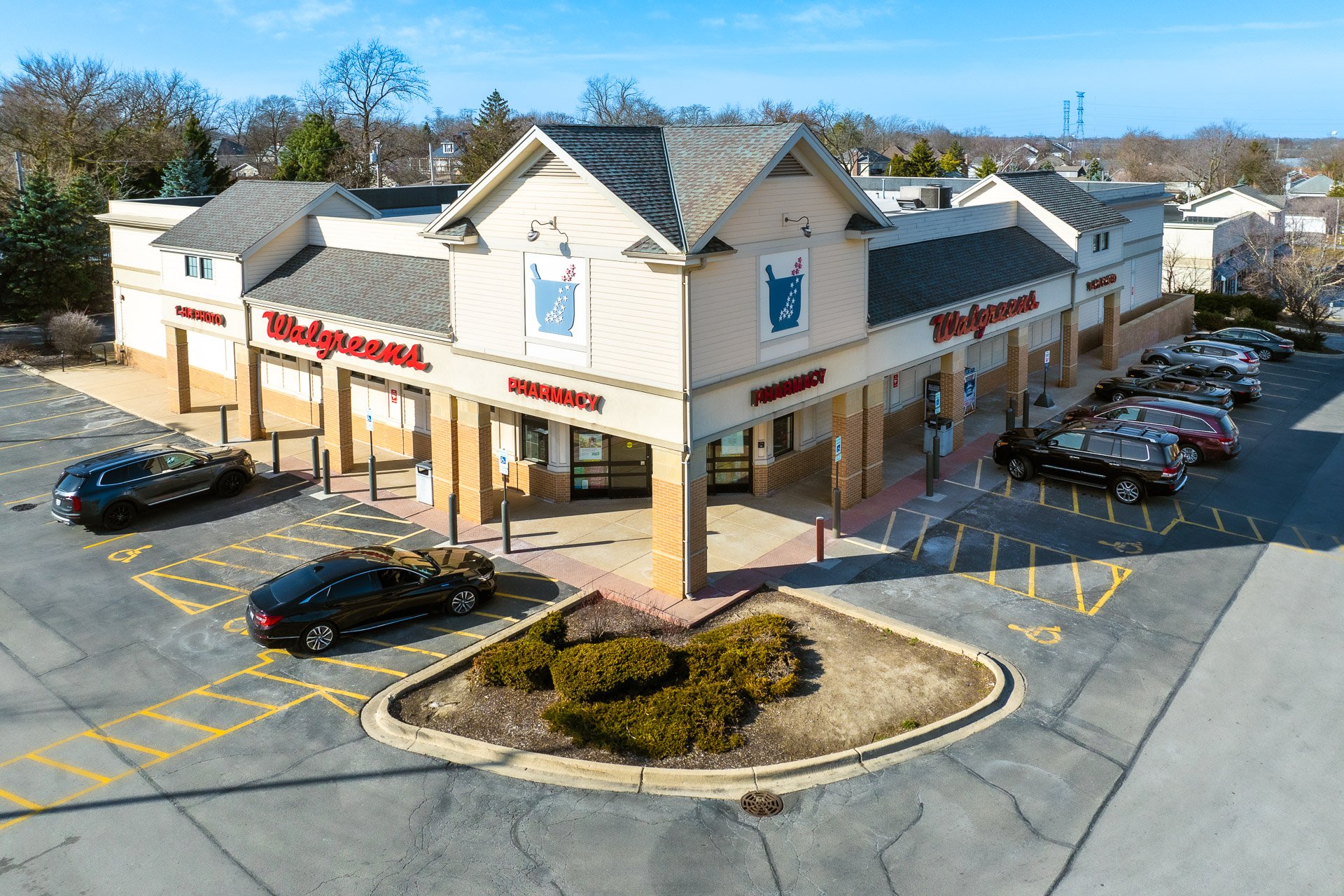 840 N Main St, Glen Ellyn, IL 60137