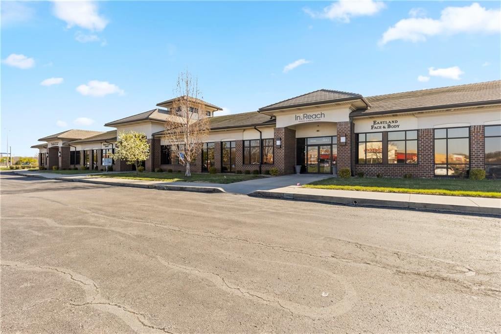 19049 E Valley View Pkwy, Independence, MO 64055