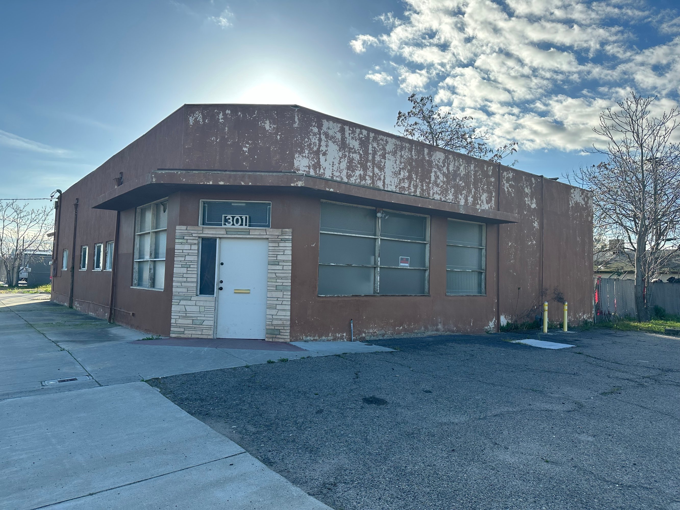 301 E 5Th St, Hanford, CA 93230
