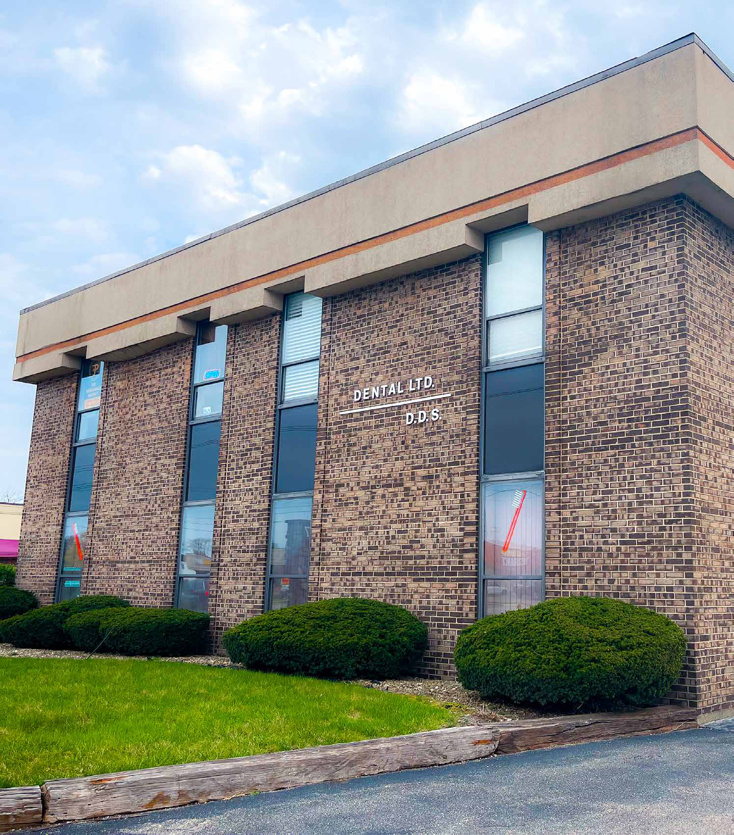47 W Dundee Rd, Wheeling, IL 60090