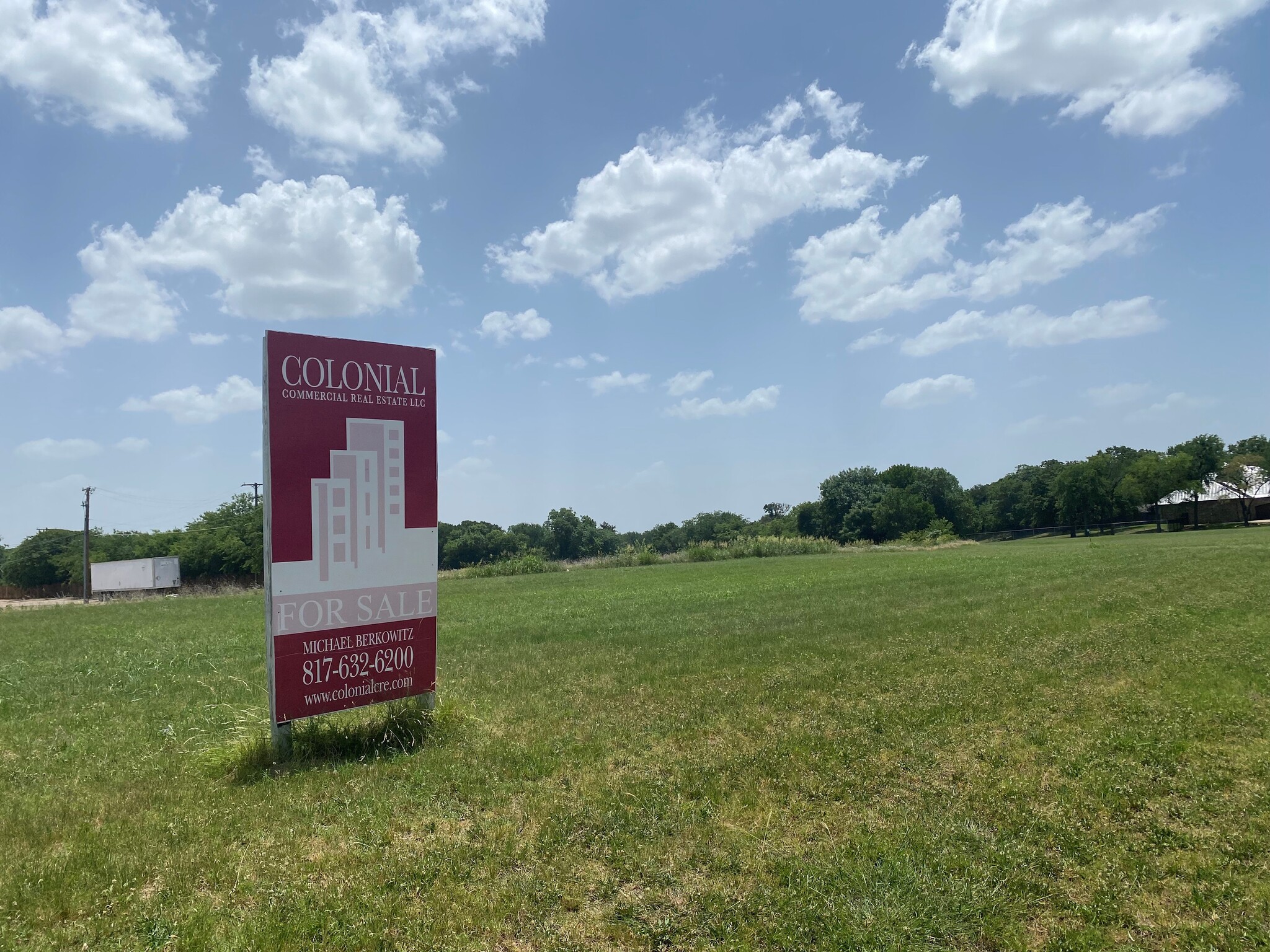 700 Melbourne Rd, Hurst, TX 76053