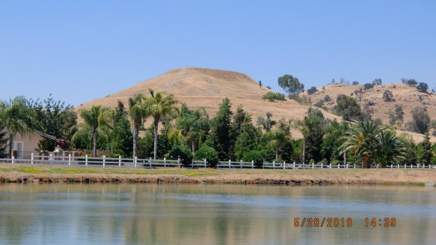 30914 Angus Loop Dr, Springville, CA 93265