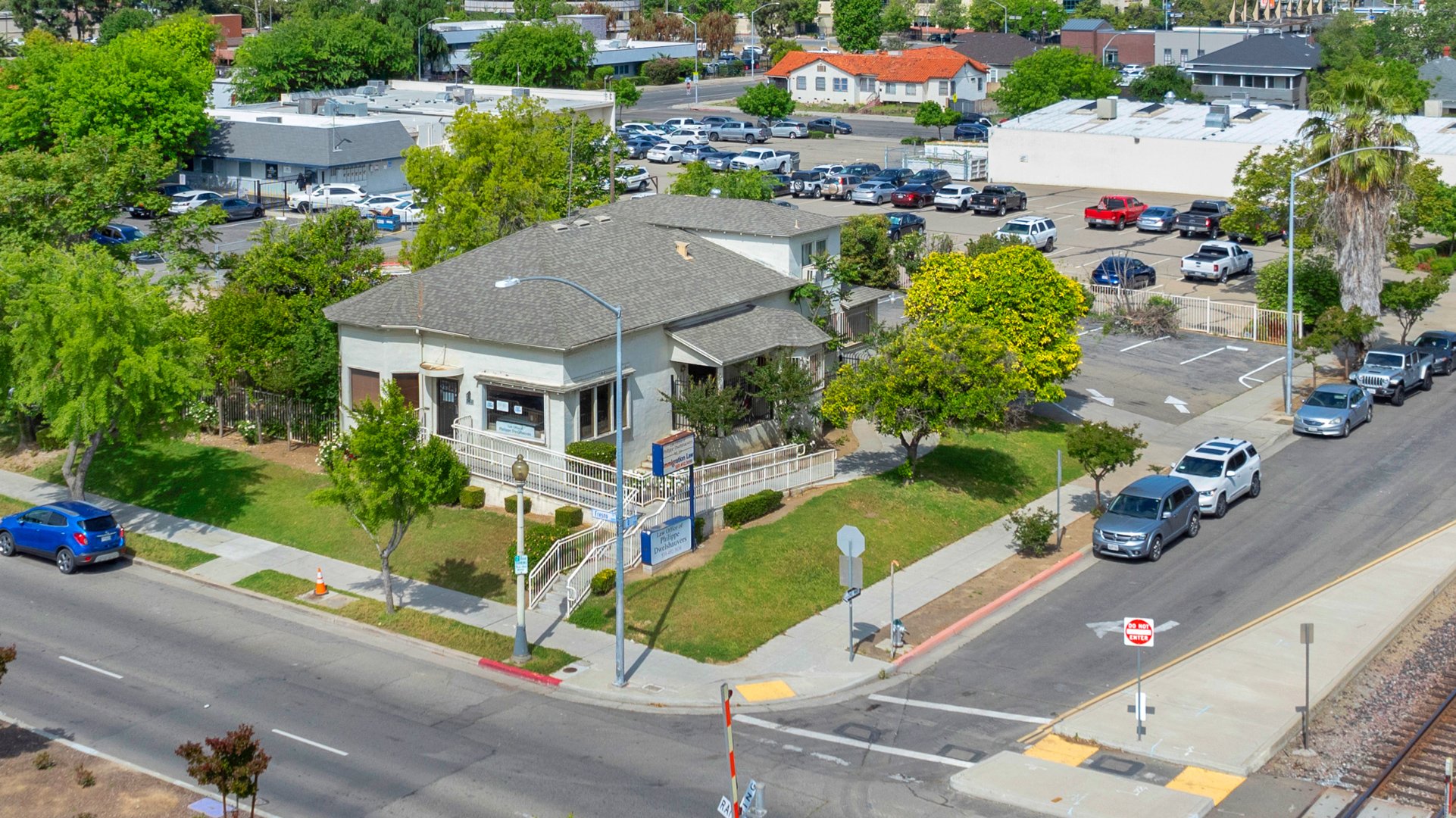 2641 Fresno St, Fresno, CA 93721