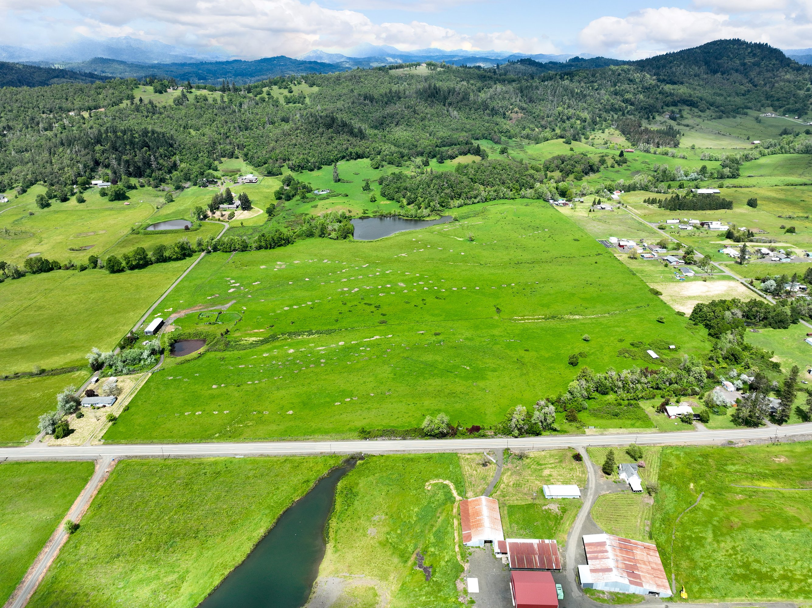 5961 Lookingglass Rd, Roseburg, OR 97471