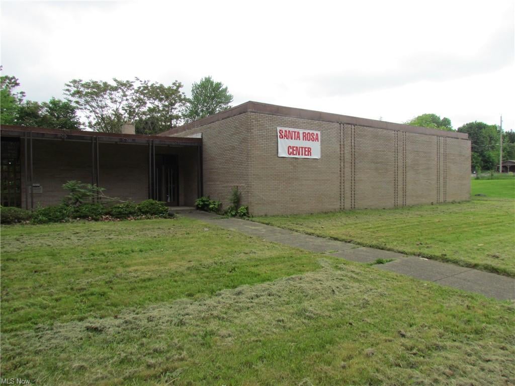 374 Sanderson Ave, Campbell, OH 44405