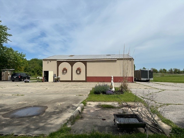 13173 Cleveland Ave, Buchanan, MI 49107