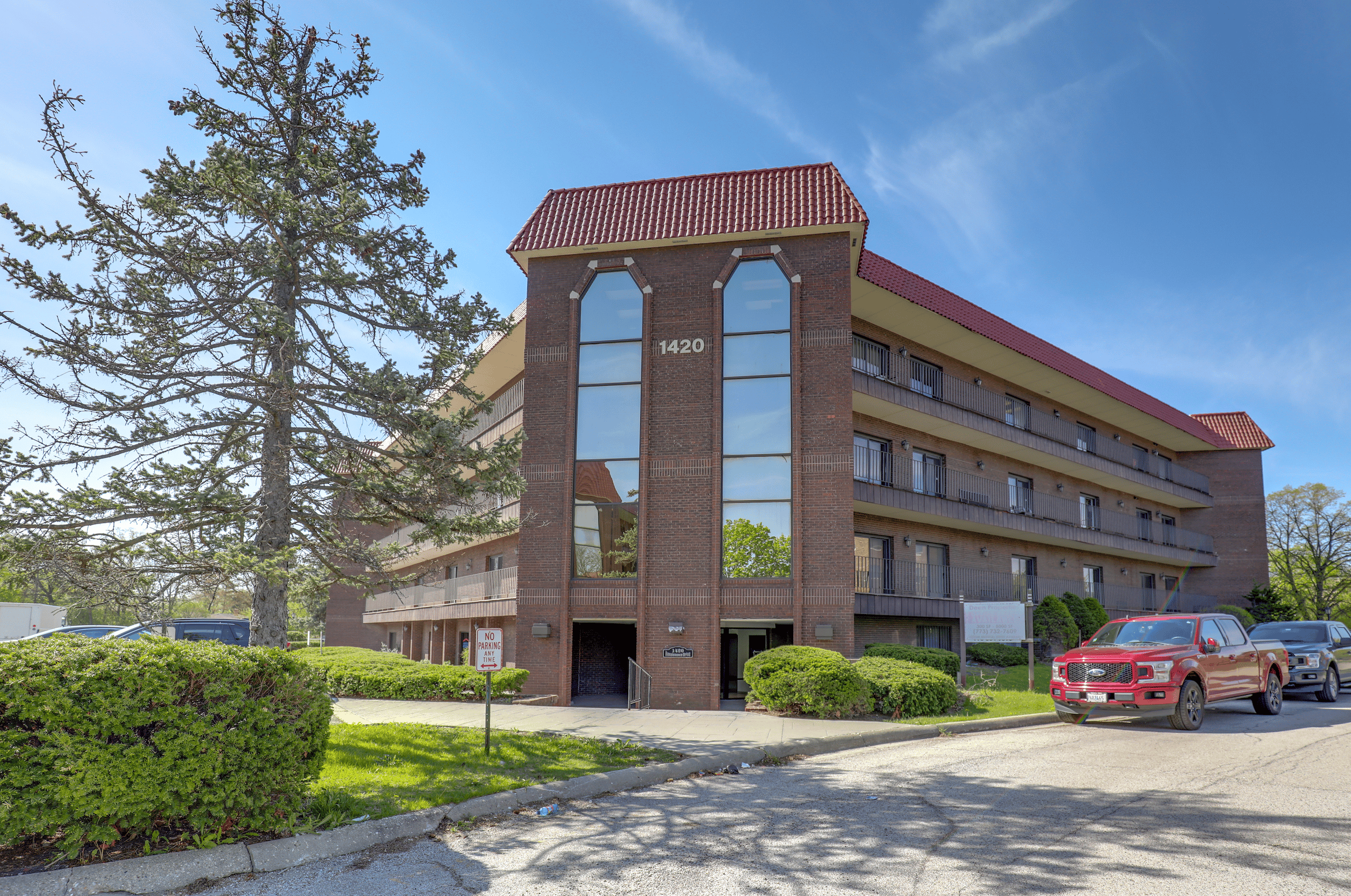 1420 Renaissance Dr, Park Ridge, IL 60068