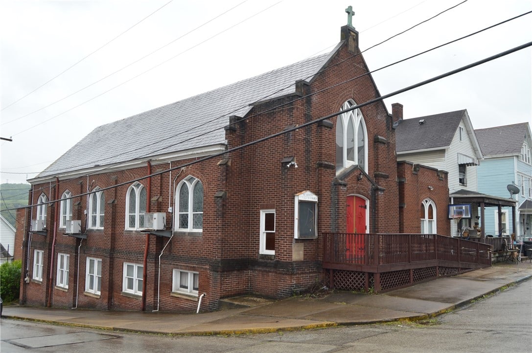 996 Thompson Ave, Donora, PA 15033