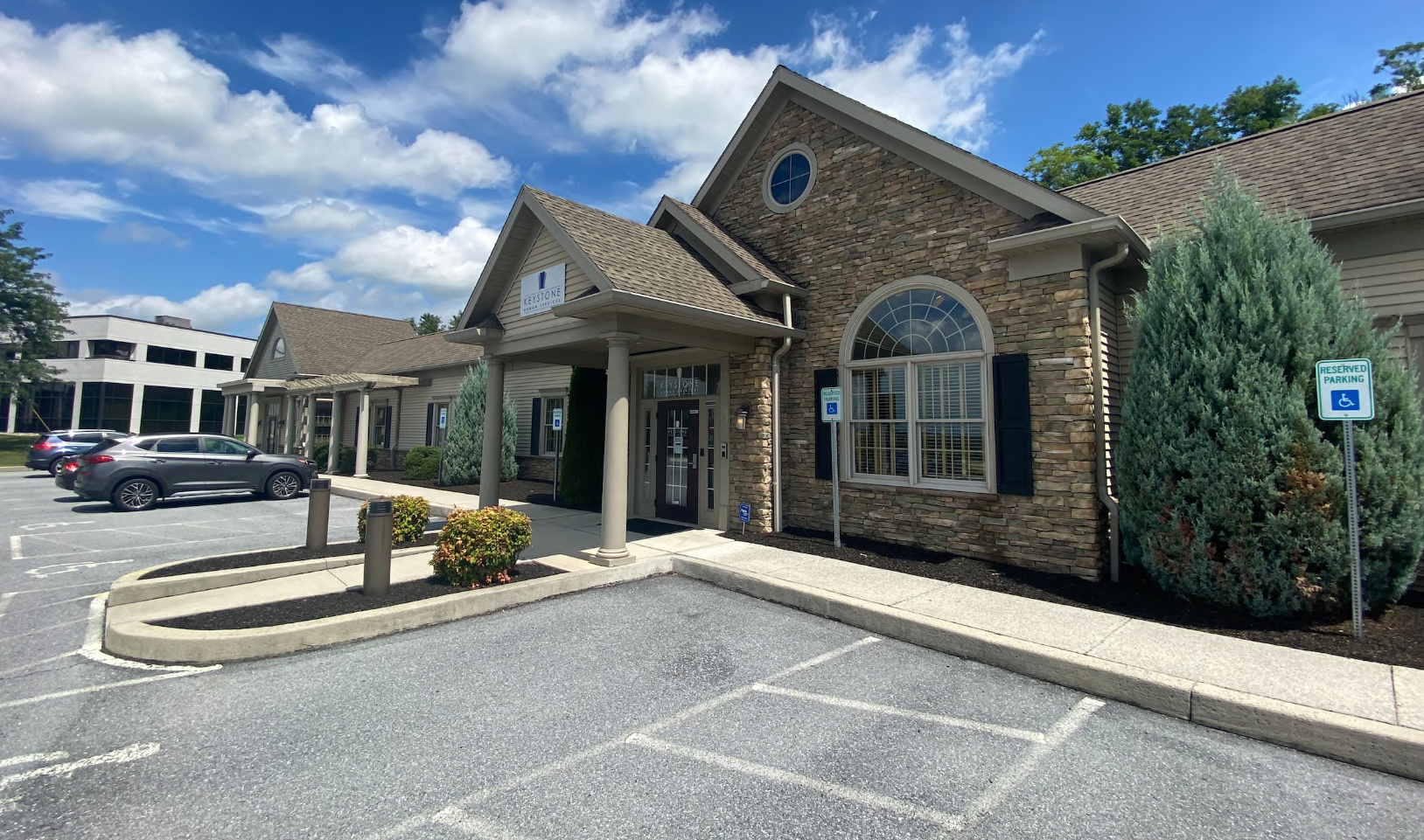 8182 Adams Dr, Hummelstown, PA 17036