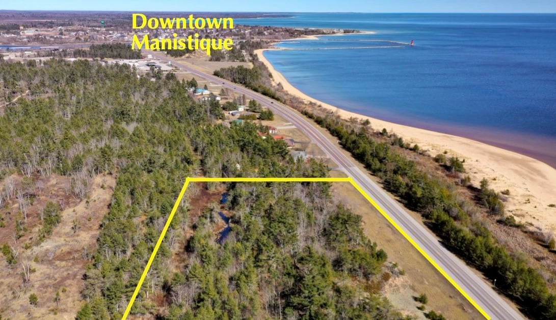 1252 W Lakeshore Dr, Manistique, MI 49854