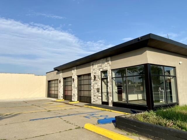 6855 Allen Rd, Allen Park, MI 48101