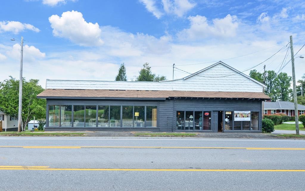 7493 Us Highway 76 W, Young Harris, GA 30582