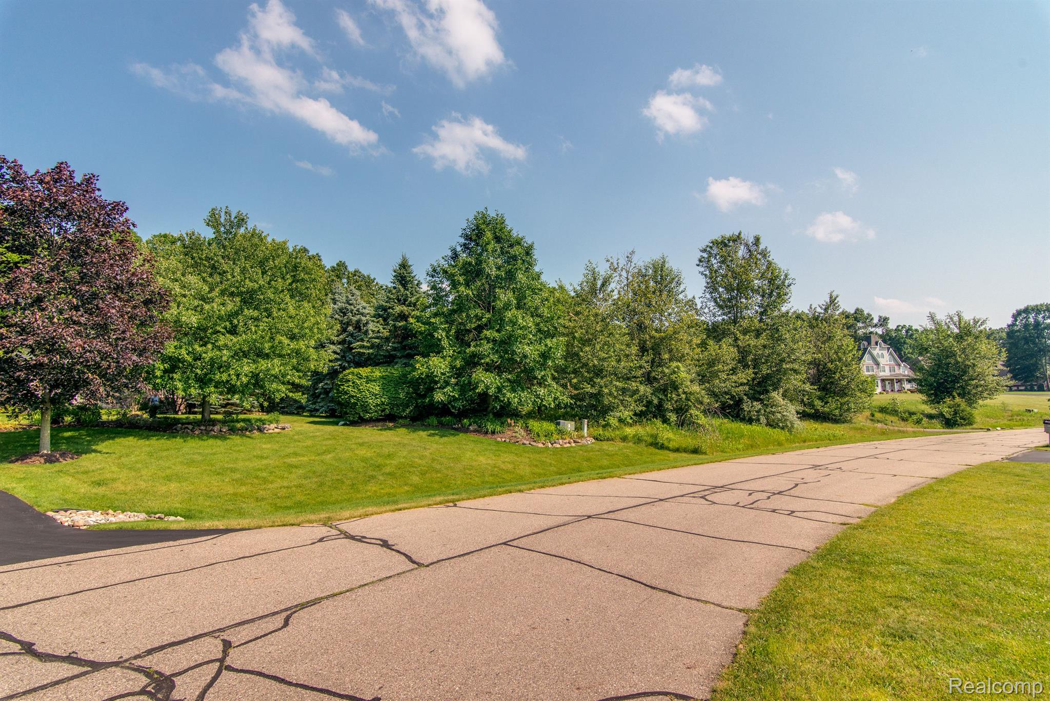 8045 Trail Rdg, Dexter, MI 48130