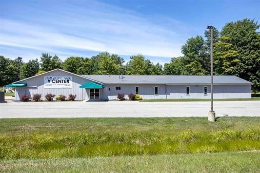 2643 N Meridian Rd, Sanford, MI 48657