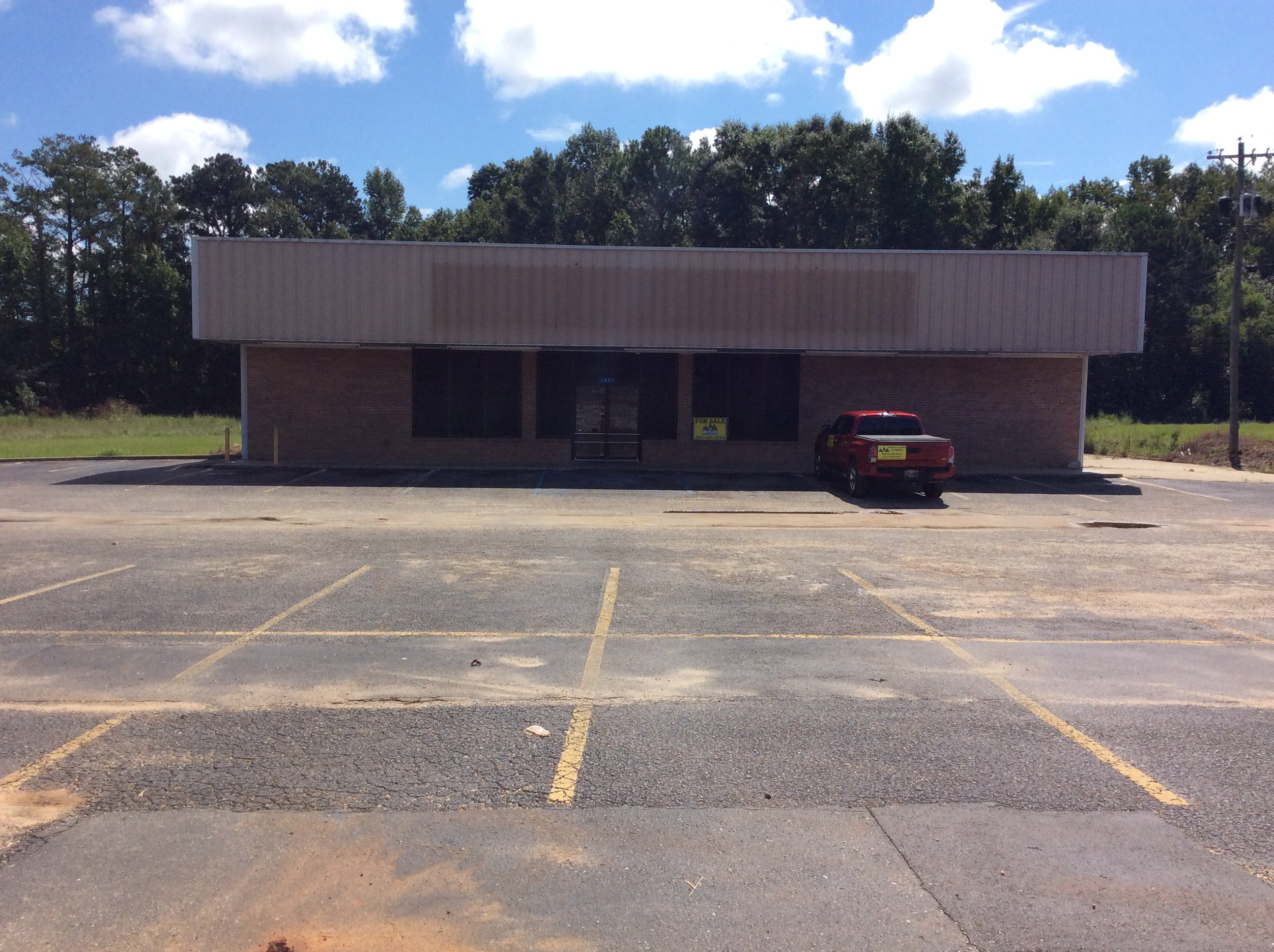 852 S Forest Ave, Luverne, AL 36049
