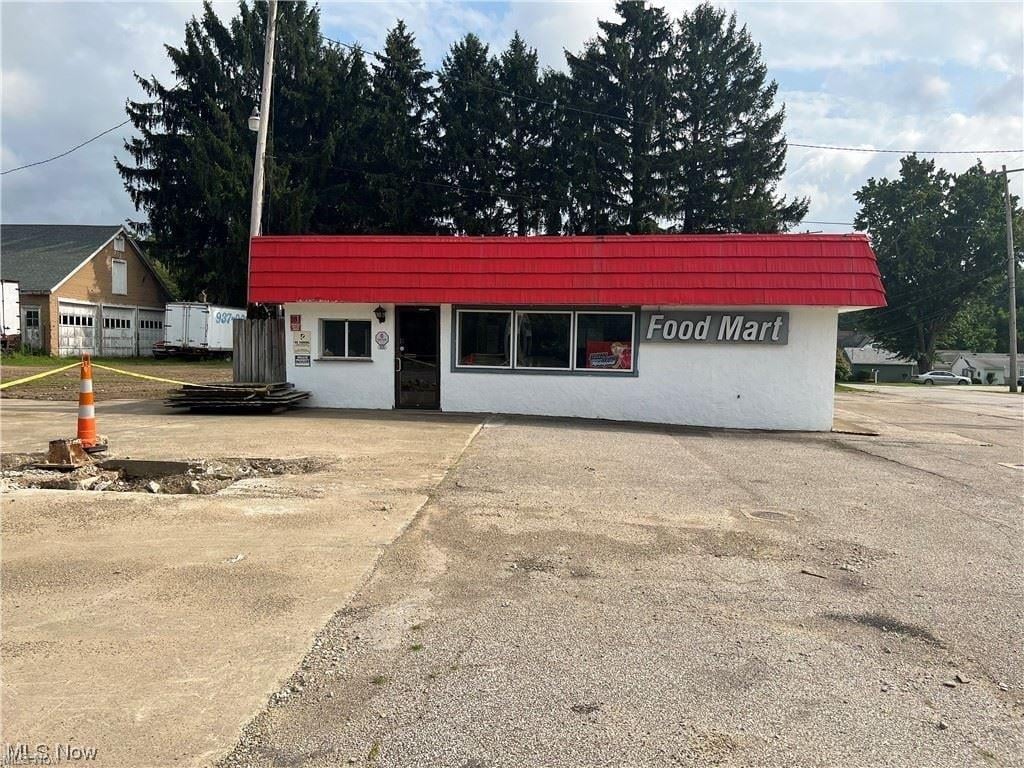 325 E Main Rd, Conneaut, OH 44030