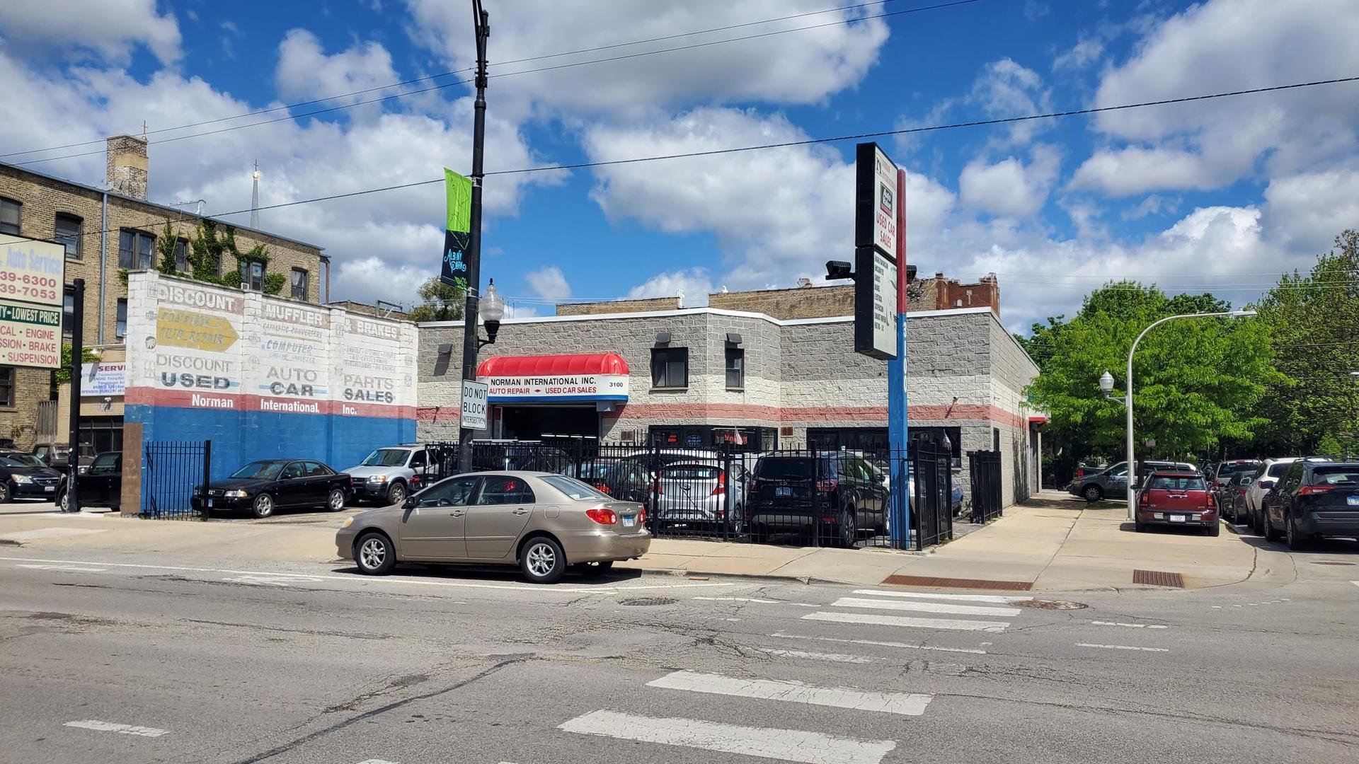 3100 W Montrose Ave, Chicago, IL 60618