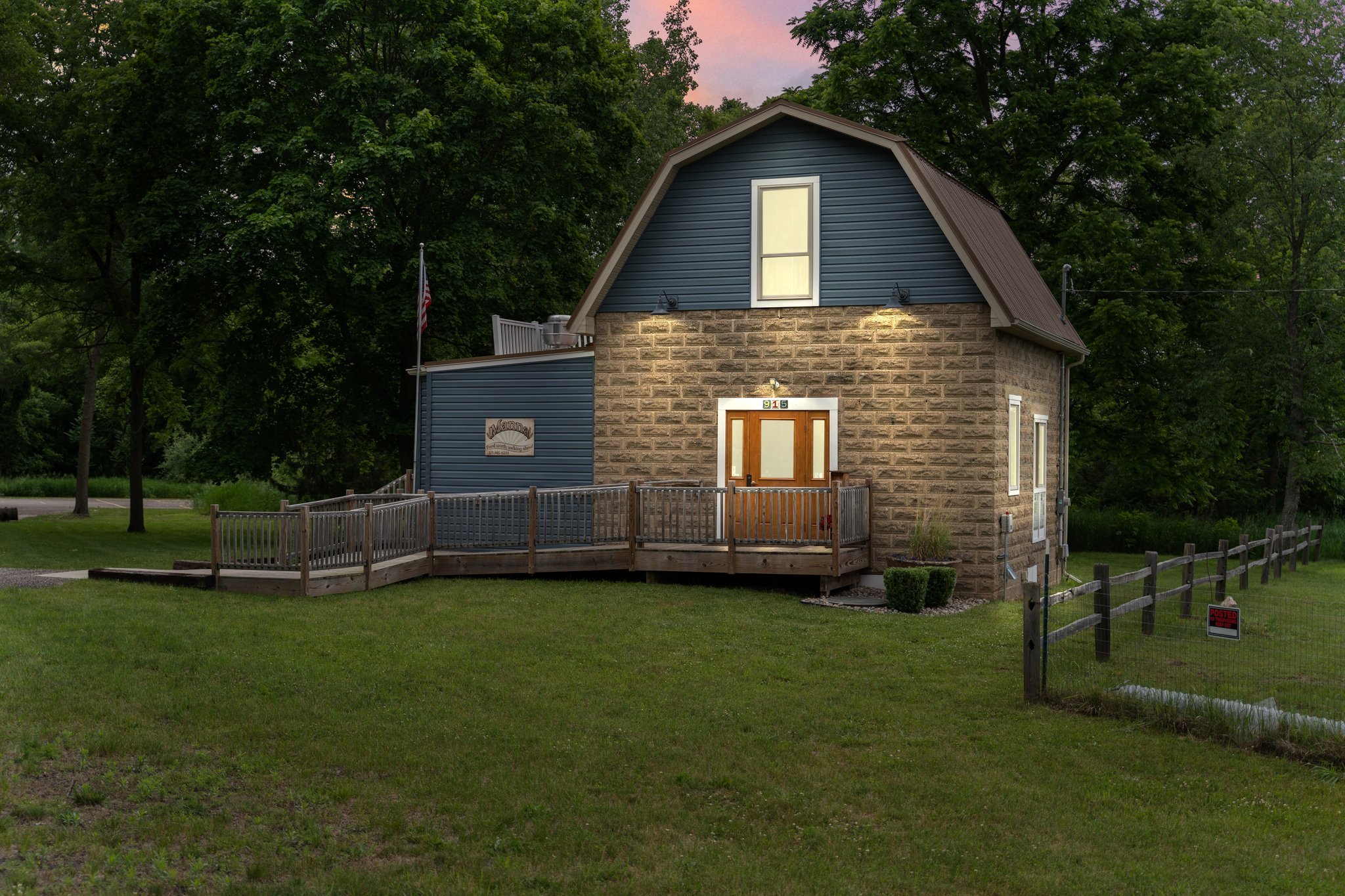 915 S Clinton St, Stockbridge, MI 49285