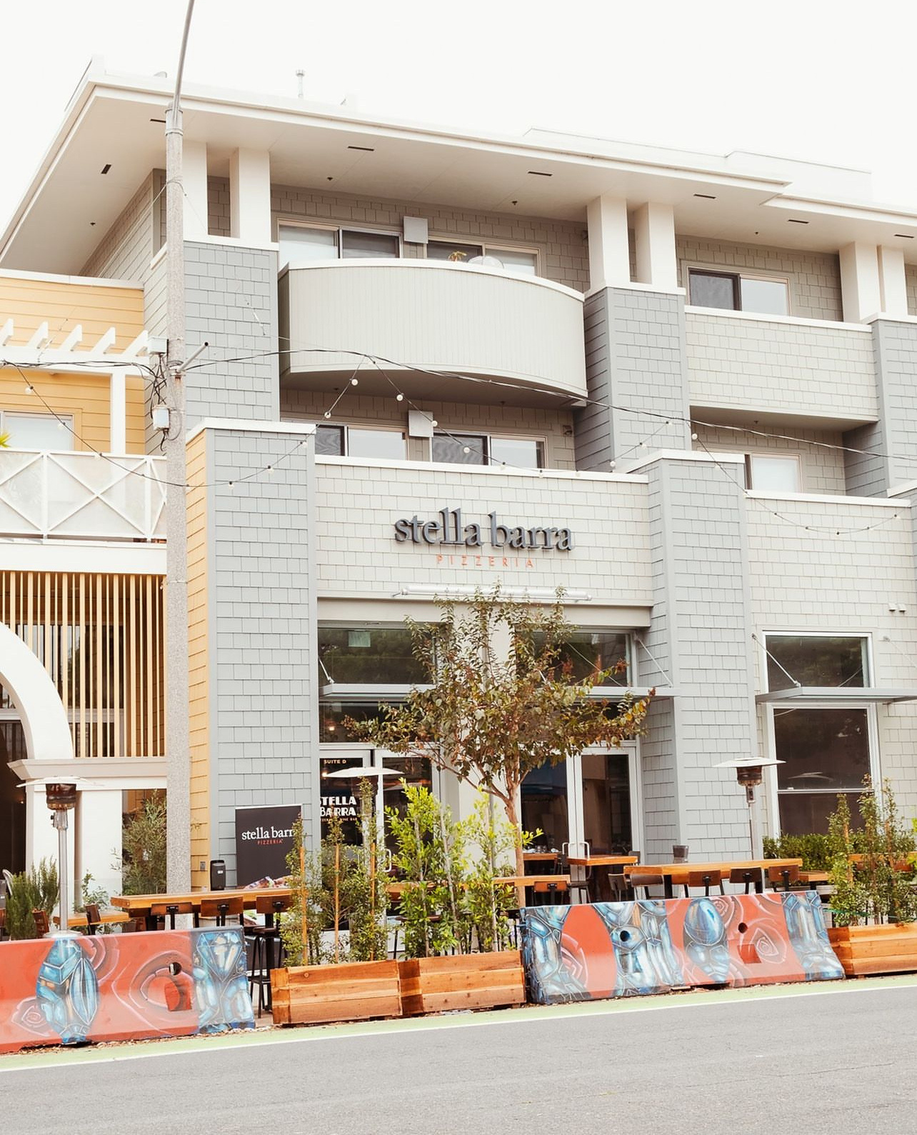 2000 Main St, Santa Monica, CA 90405