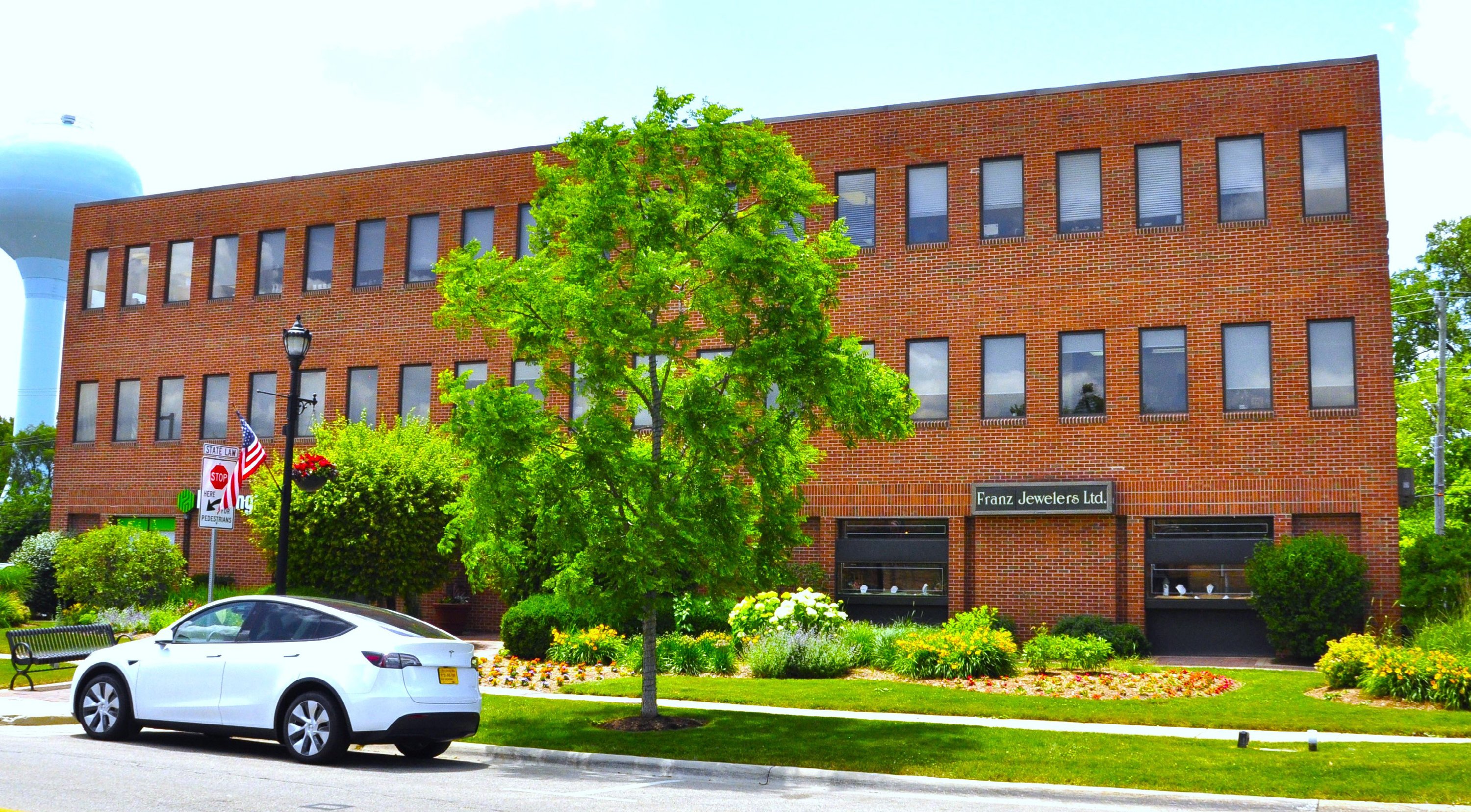1220 Meadow Rd, Northbrook, IL 60062