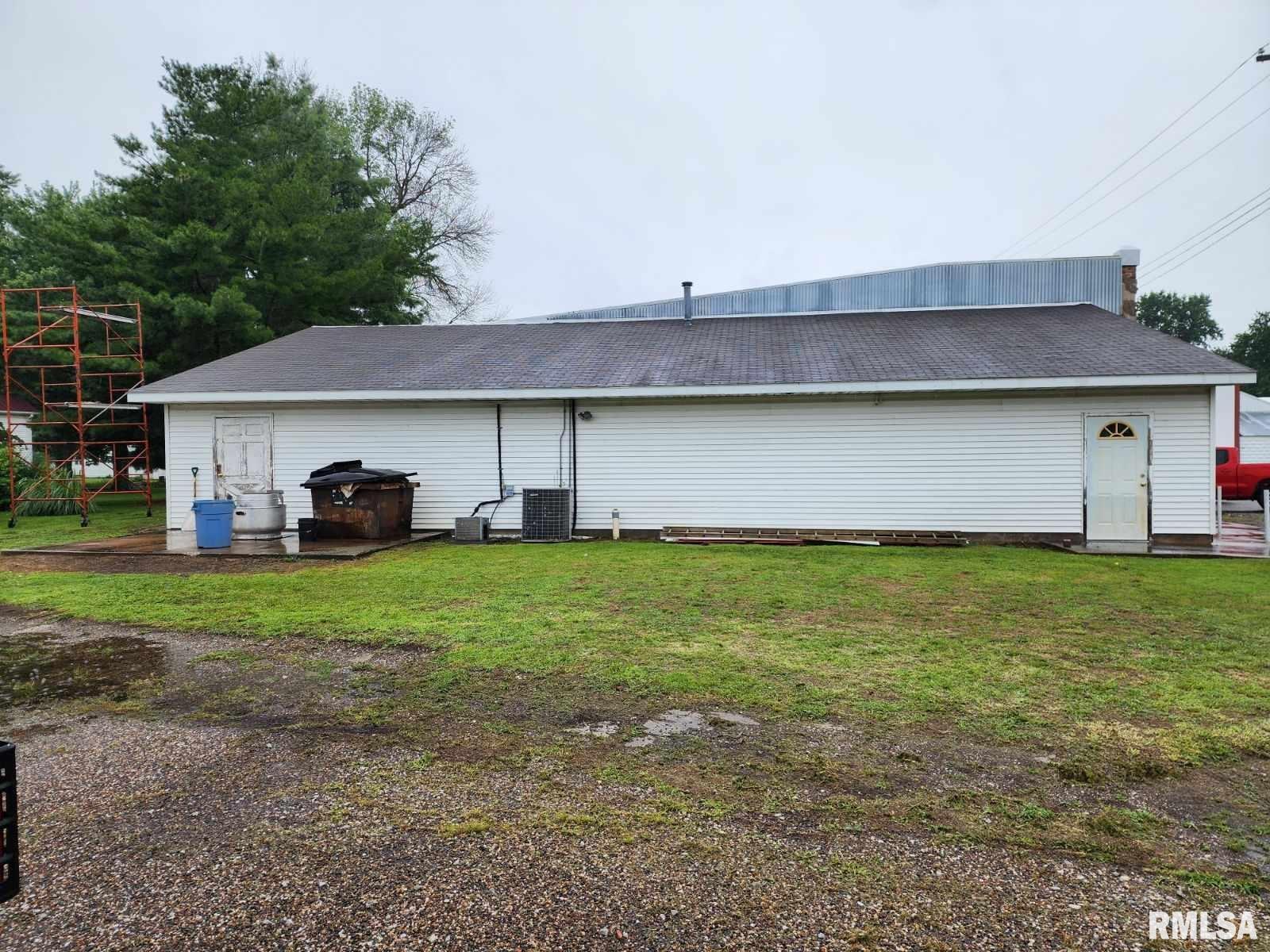 712 Smith St, Golden, IL 62339