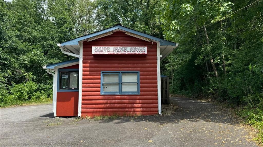 655 S Pond St, Toccoa, GA 30577