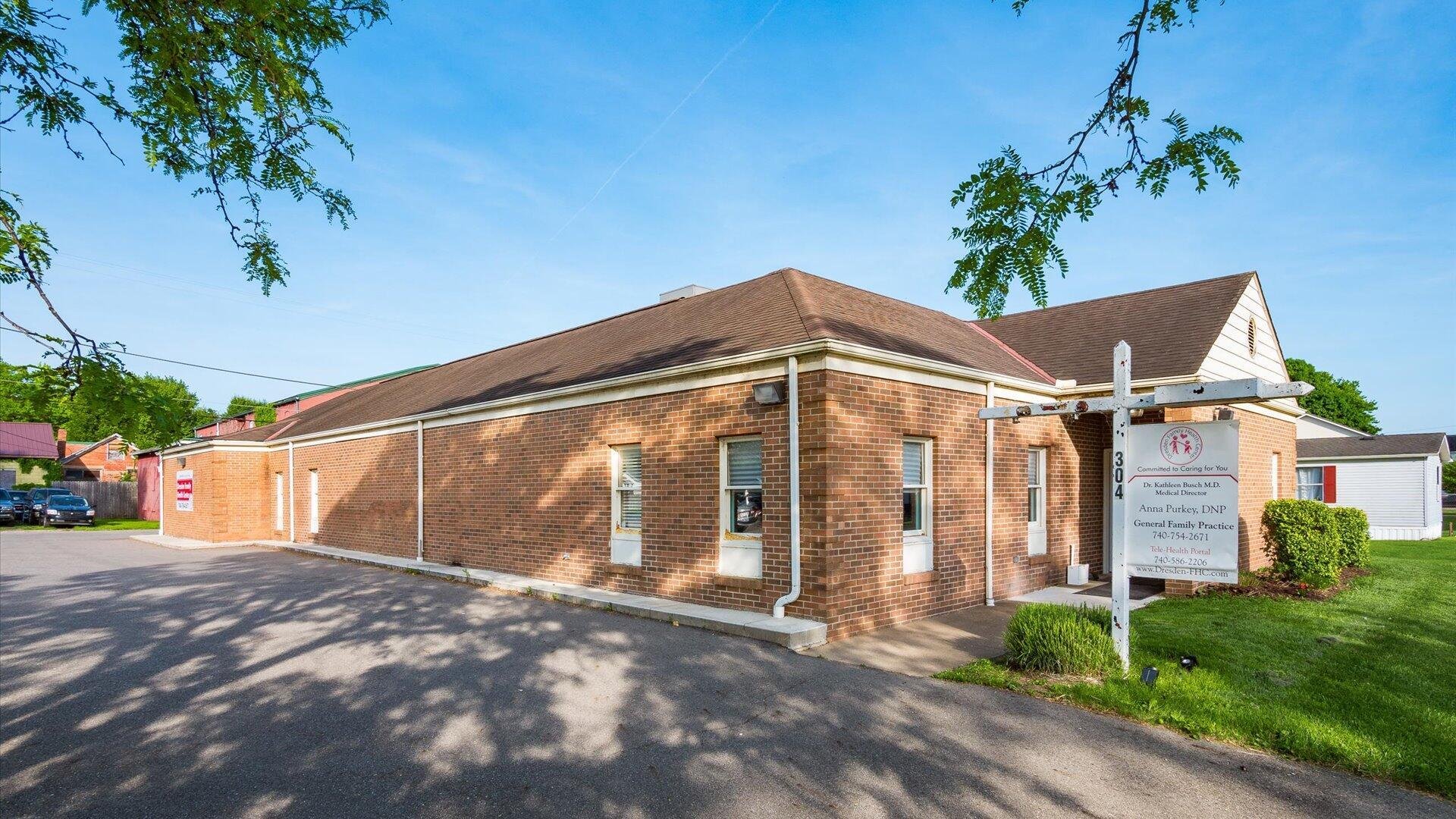 304 Chestnut St, Dresden, OH 43821