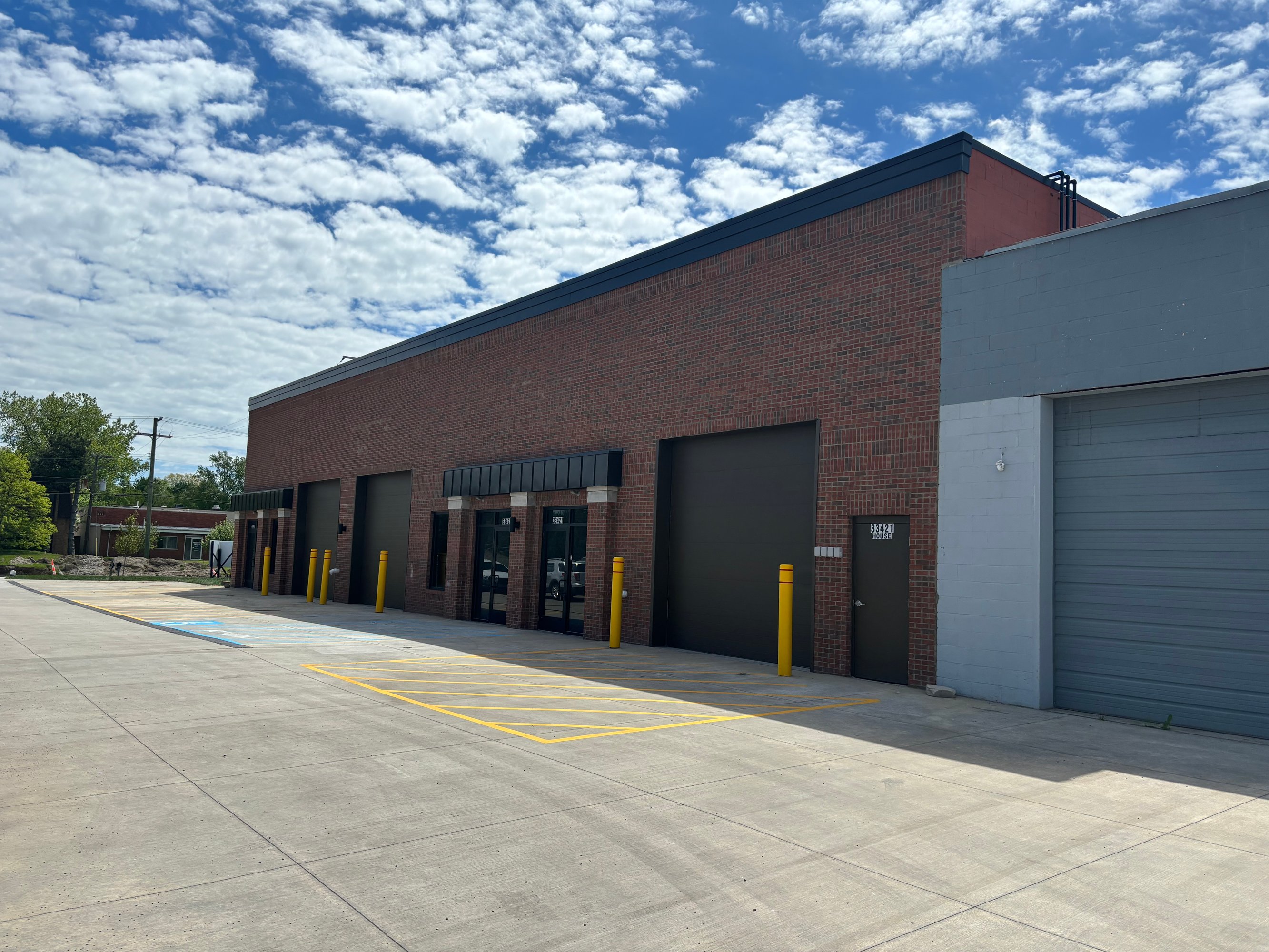 33419 Kelly Rd, Fraser, MI 48026