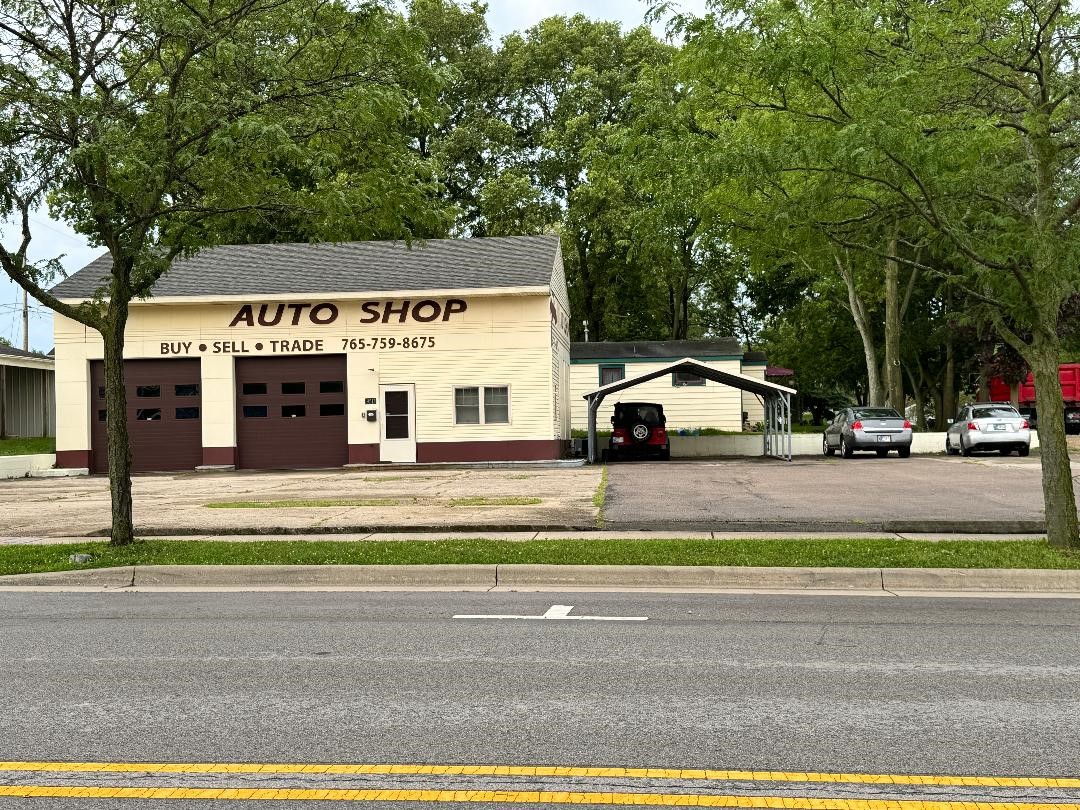 9513 W Smith St, Yorktown, IN 47396