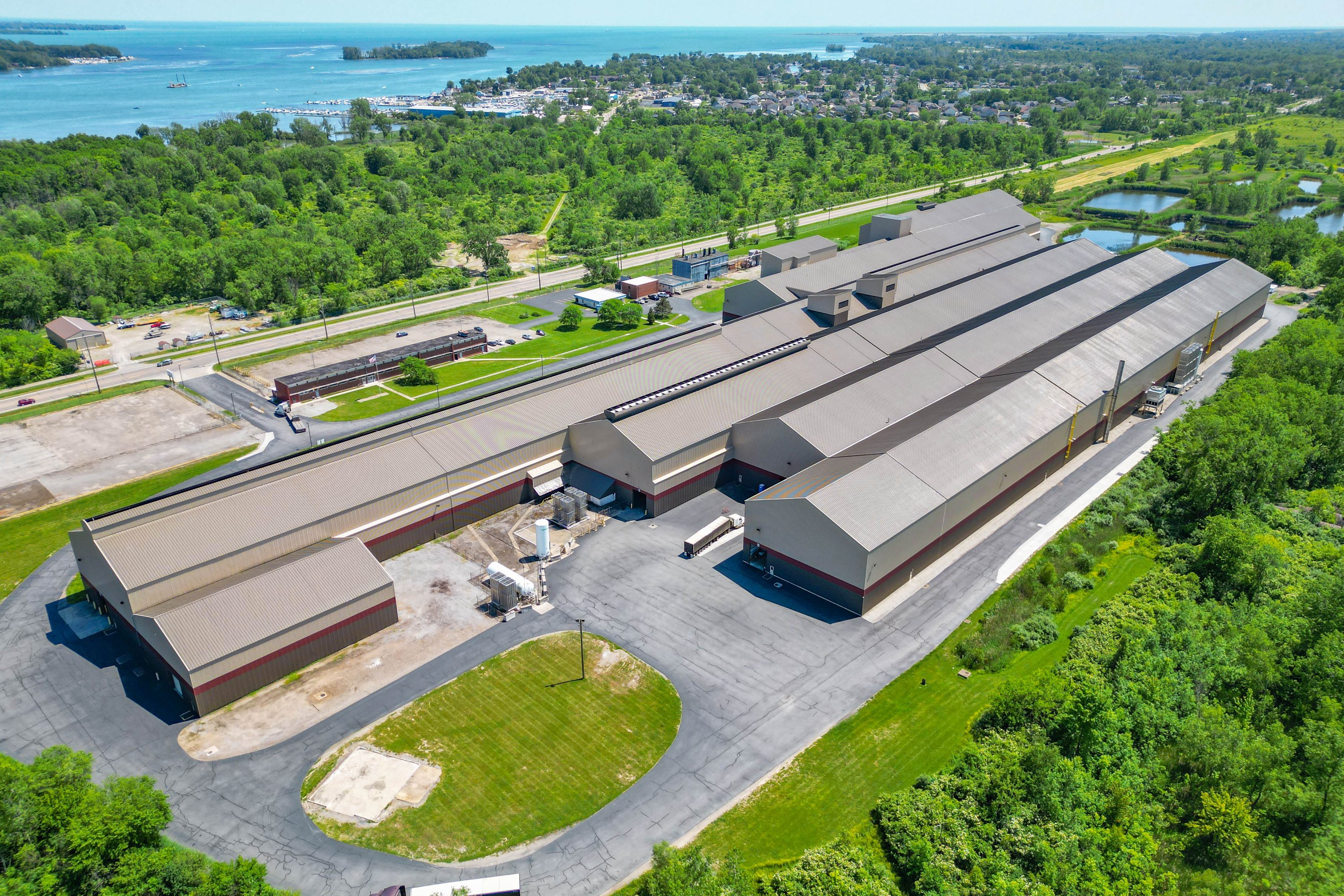 28000 W Jefferson Ave, Gibraltar, MI 48173