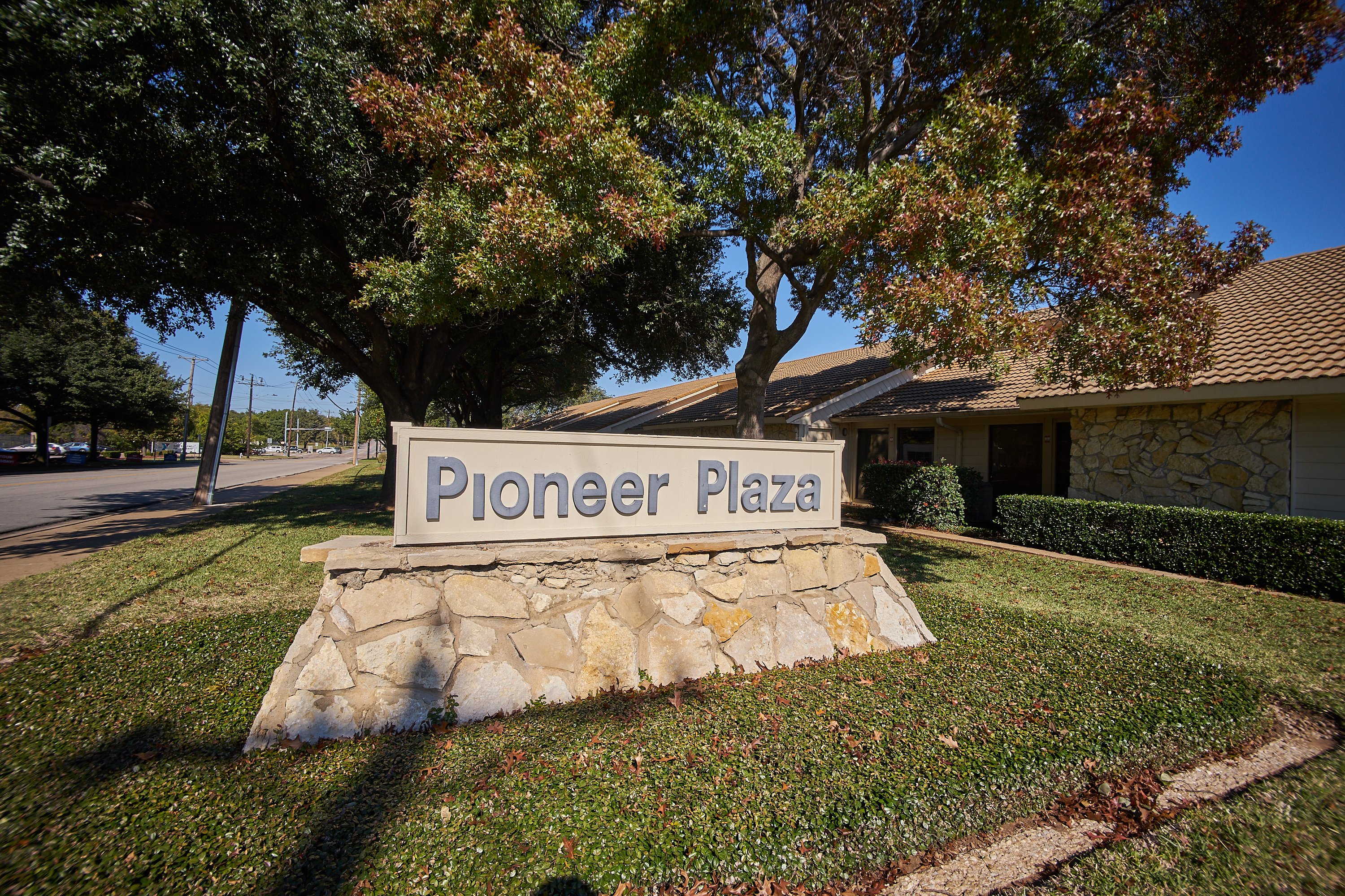 1134 W Pioneer Pkwy, Arlington, TX 76013