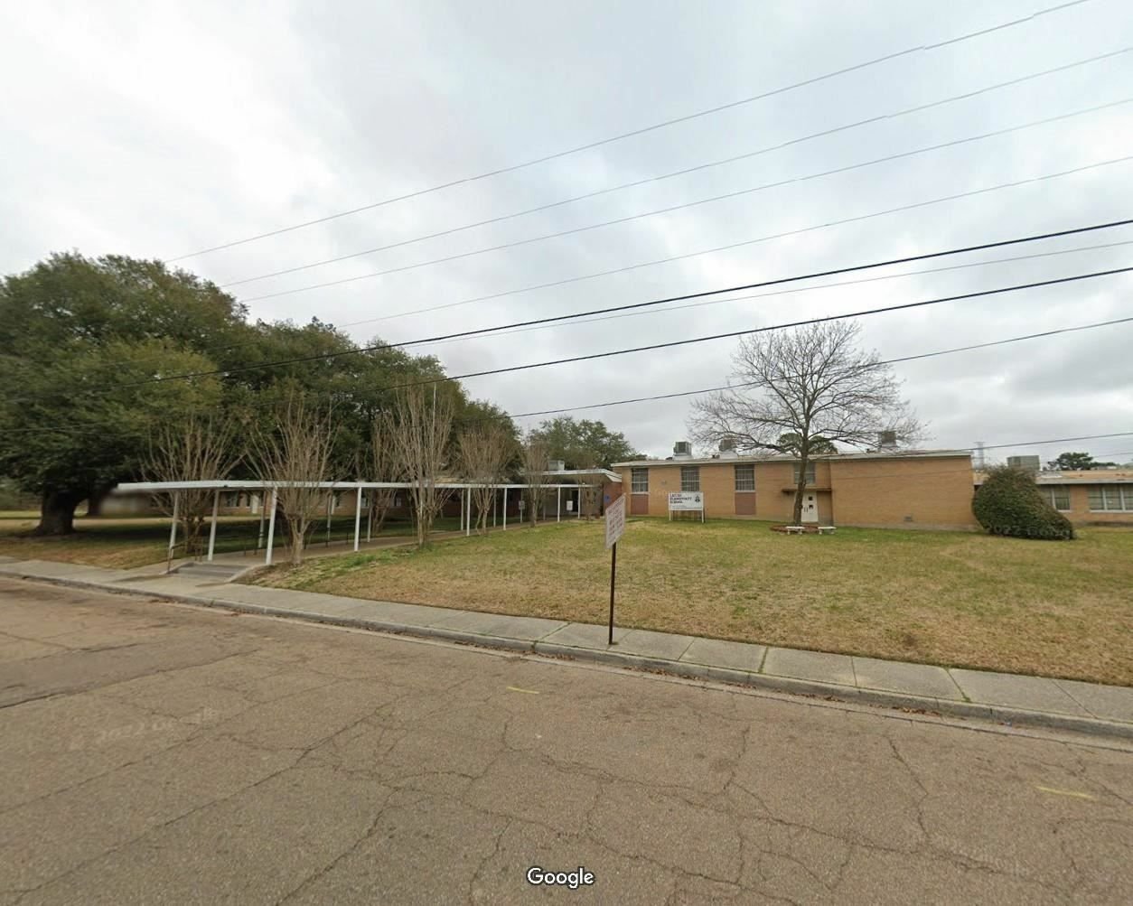 2350 Oakhurst Dr, Jackson, MS 39204
