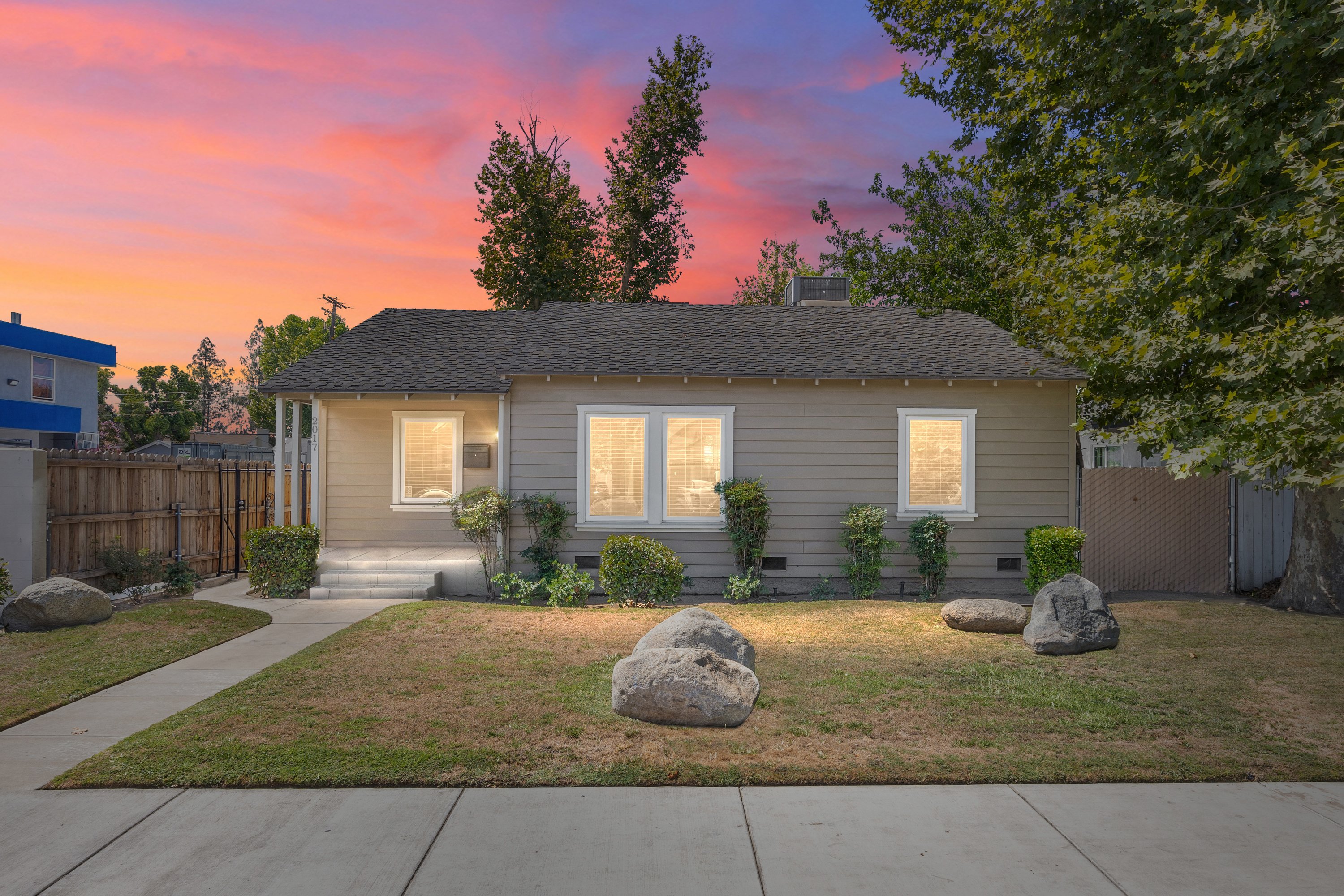 2017 Brundage Ln, Bakersfield, CA 93304