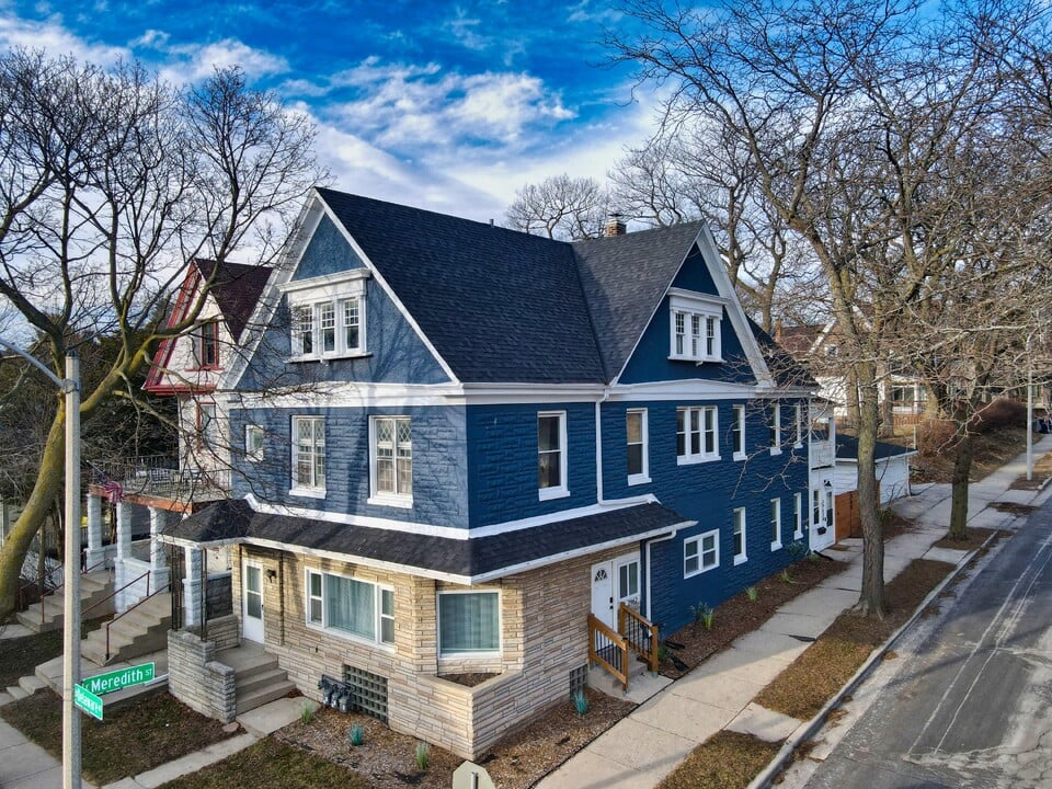 2962 S Delaware Ave, Milwaukee, WI 53207