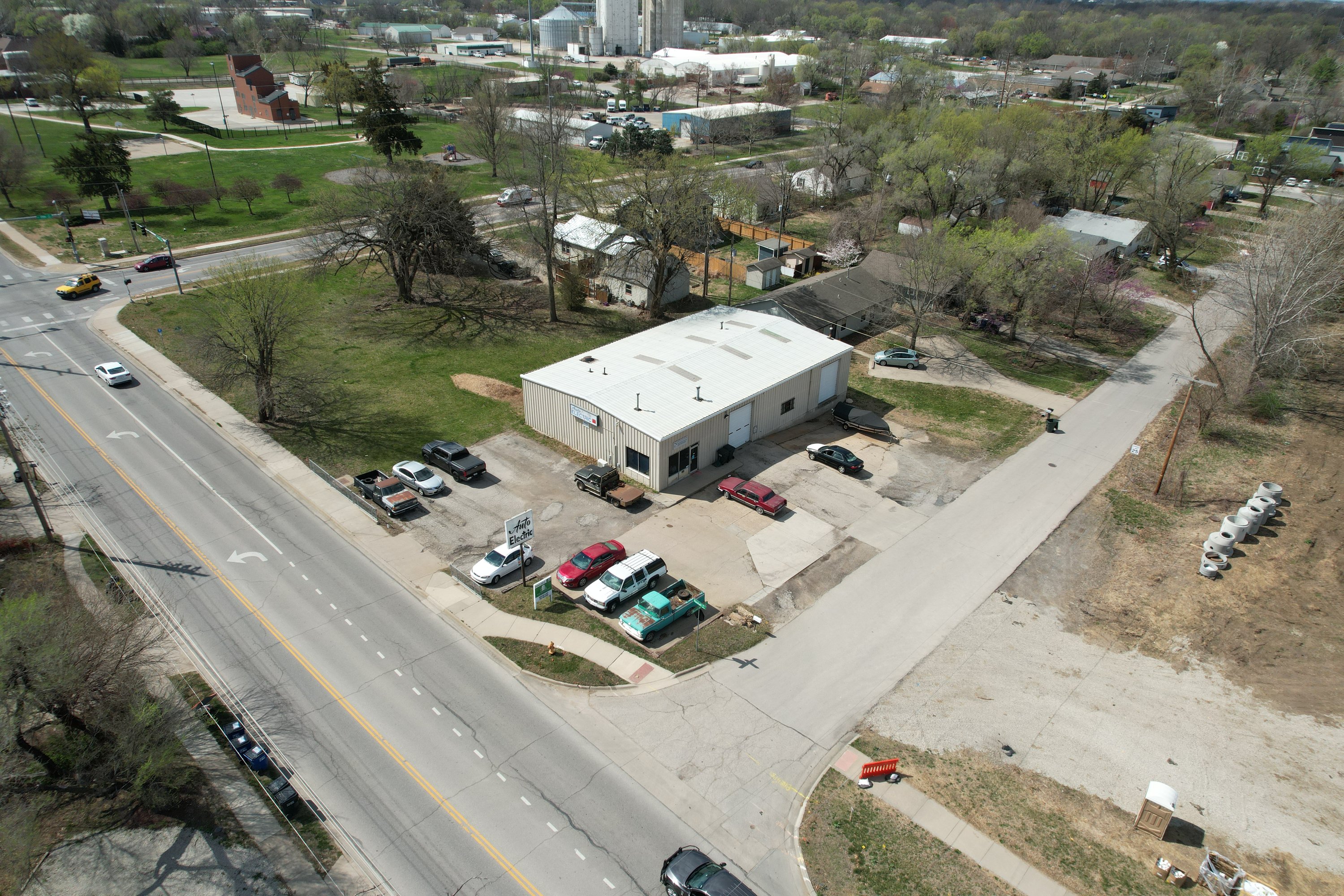 1827 Haskell Ave, Lawrence, KS 66044