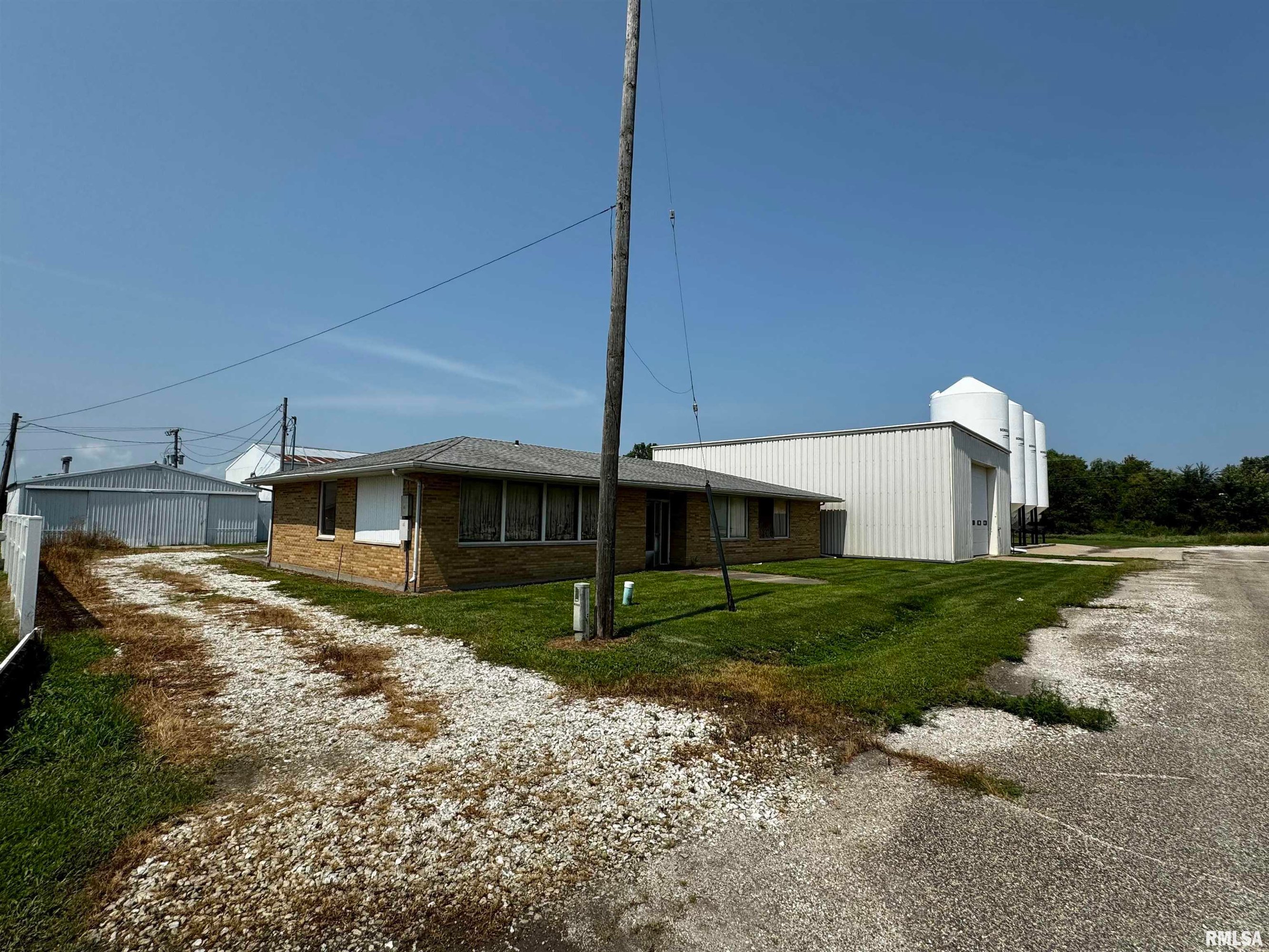145 S Washington St, Bushnell, IL 61422