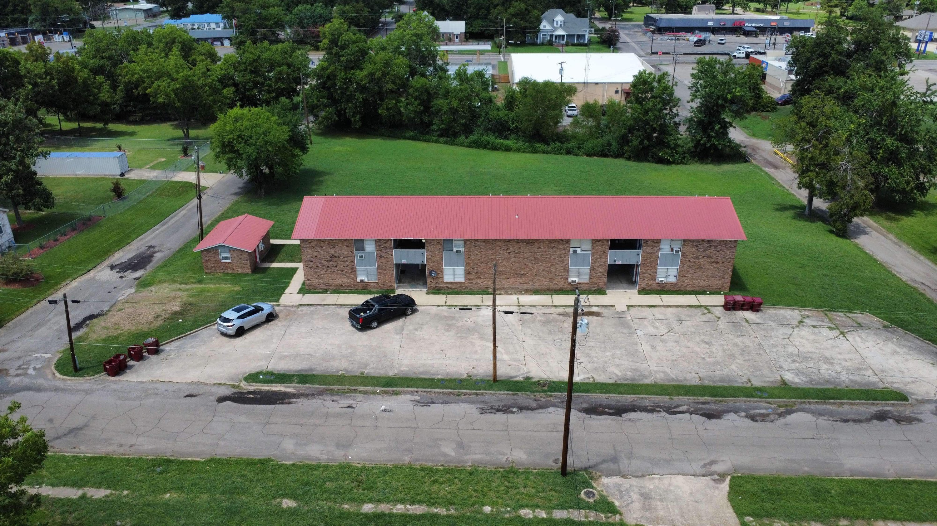 800 W Washington St, Clarksville, TX 75426