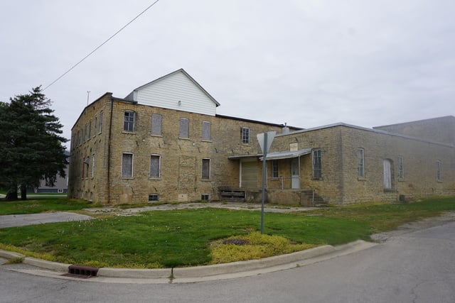 203 W 2Nd St, Gilman, IL 60938